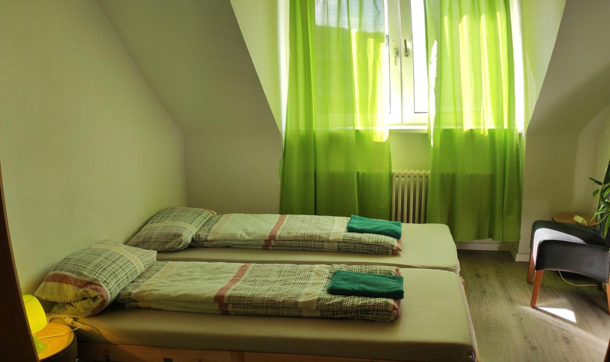 Apartment Uni, FH, Gesundheits Campus nähe, Ferienwohnung mit Garten&Terrasse *