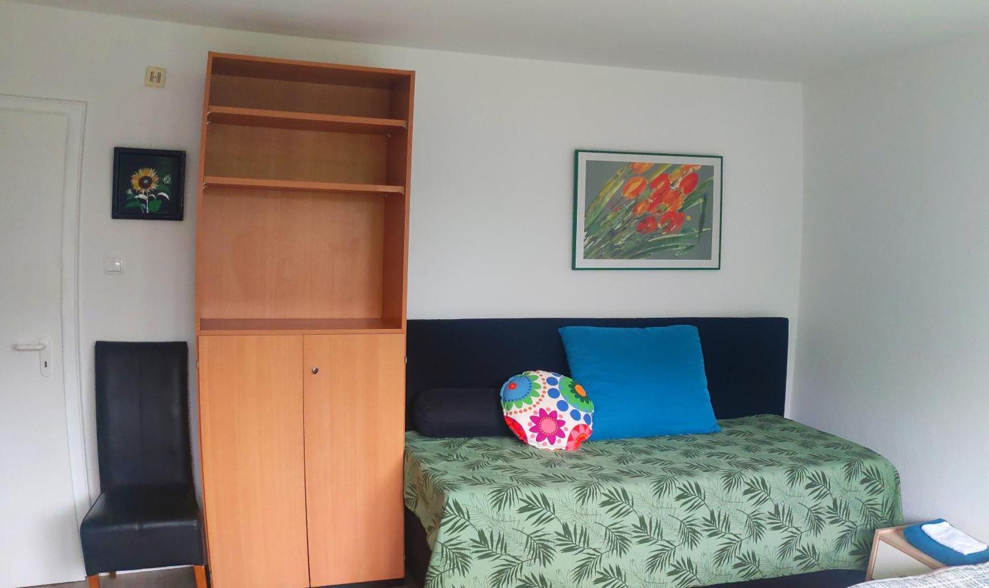 Uni, FH, Gesundheits Campus nähe, Ferienwohnung mit Garten&Terrasse Apartment